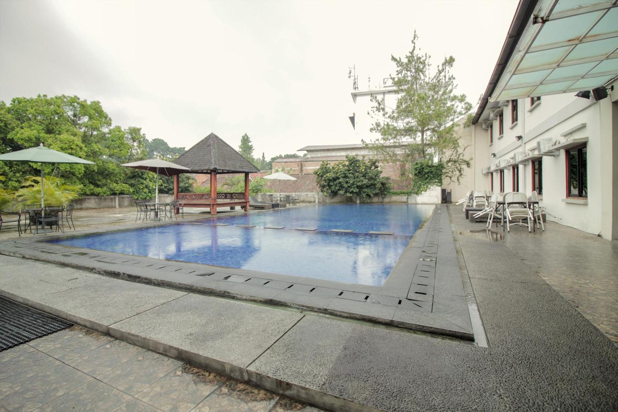 Collection O 295 Grha Ciumbuleuit Guest House Bandung Kültér fotó