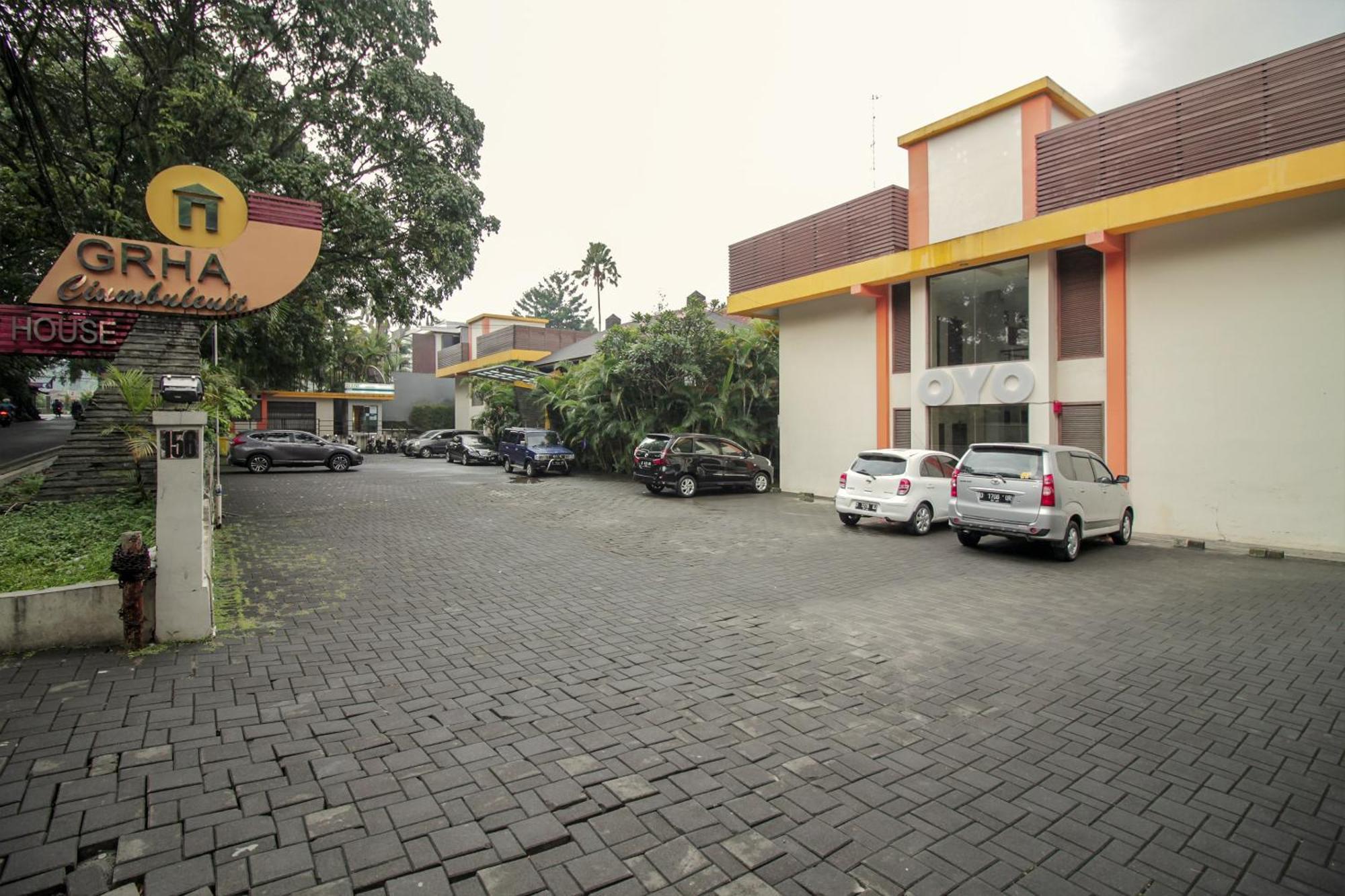 Collection O 295 Grha Ciumbuleuit Guest House Bandung Kültér fotó